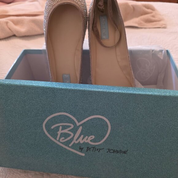 Blue by Betsey Johnson SB-Joy Champ Fab 8 - Picture 1 of 4